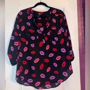 Torrid 3/4 sleeve kiss lips georgette top 1x